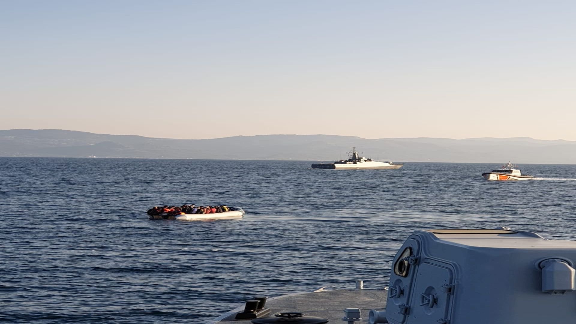 Λέμβος με αλλοδαπούς στο Αιγαίο συνοδεία σκαφών τουρκικής ακτοφυλακής και εντοπισμός της από το Λιμενικό Σώμα – Ελληνική Ακτοφυλακή