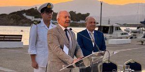 ΒΑΣΙΚΗ ΦΩΤΟ