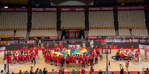 Το Γραφείο Αθλητισμού Λ.Σ.-ΕΛ.ΑΚΤ. στη γιορτή λήξης του Τζάμπολ Αγάπης στο ΣΕΦ