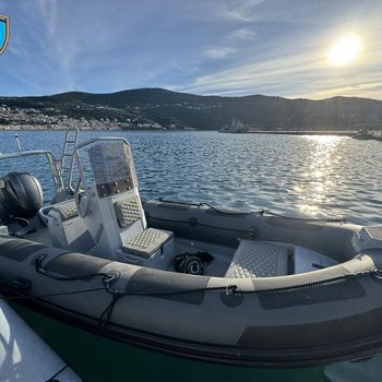 Εντοπισμός 13 αλλοδαπών και σύλληψη του διακινητή τους στη Σάμο - Τροχαίο ατύχημα με τραυματισμό και σύλληψη οδηγού στη Ζάκυνθο - Διακομιδή ασθενούς